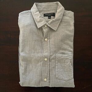 Banana Republic Men's Casual Gray Button Down Shirt